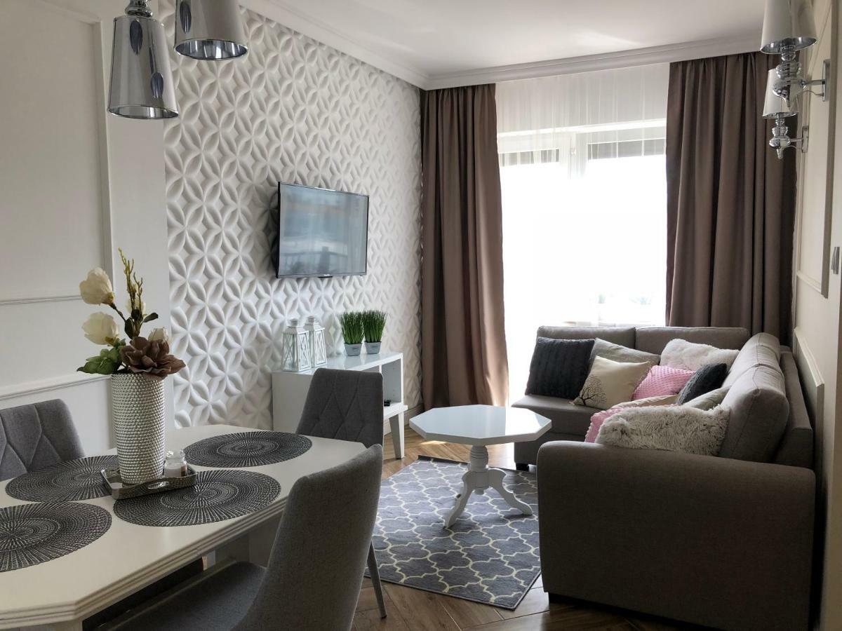 Apartment Family & Business Elegant Ul Warszawska - 2 Bedroom, Balcony, Parking Kielce